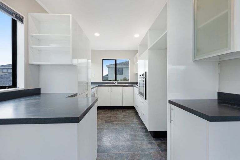 Photo of property in 8a Shastri Terrace, Khandallah, Wellington, 6035