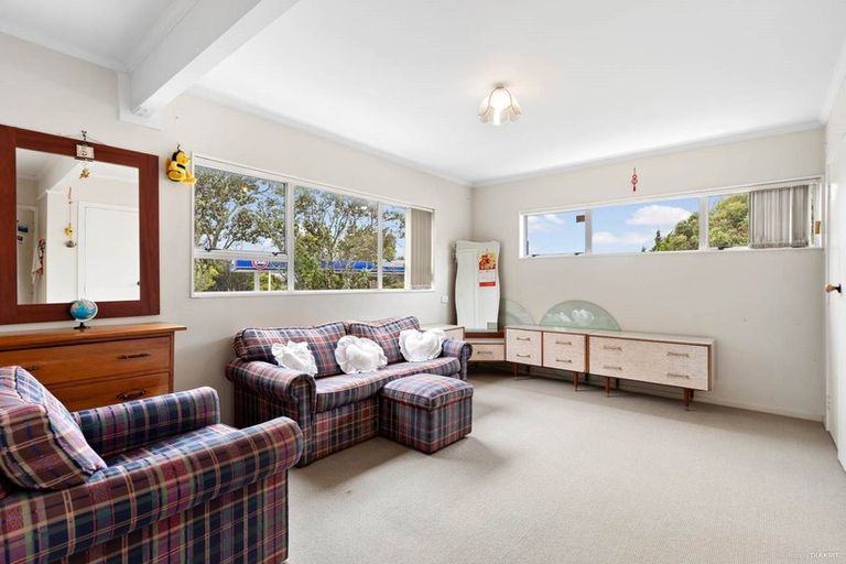 Photo of property in 142 Mokoia Road, Chatswood, Auckland, 0626