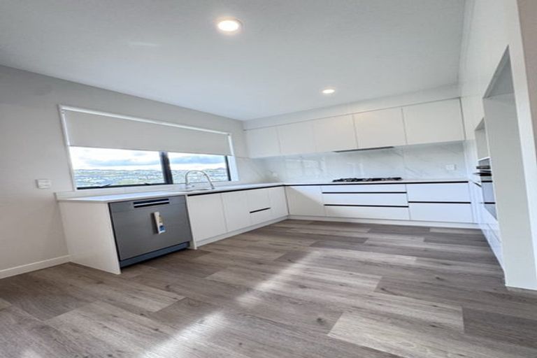 Photo of property in 11 Maka Terrace, Orewa, 0931