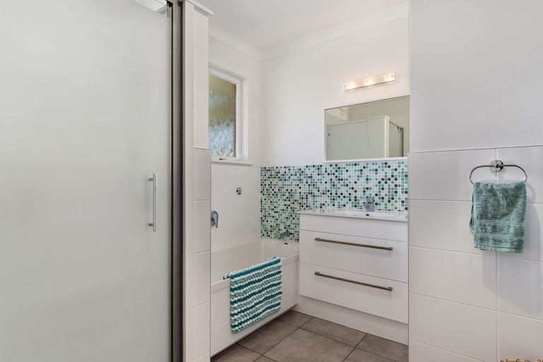 Photo of property in 10 Coppelia Avenue, Omokoroa, 3114