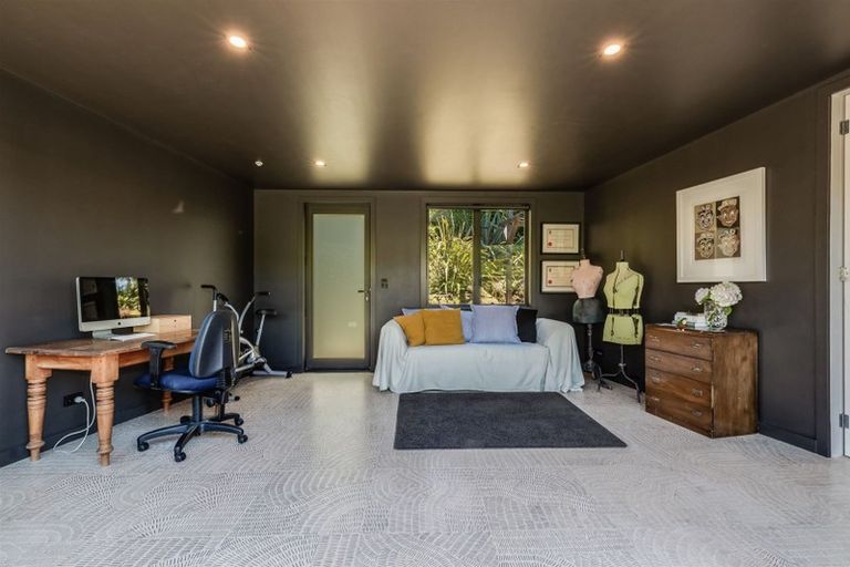 Photo of property in 114 Muri Road, Pukerua Bay, 5026