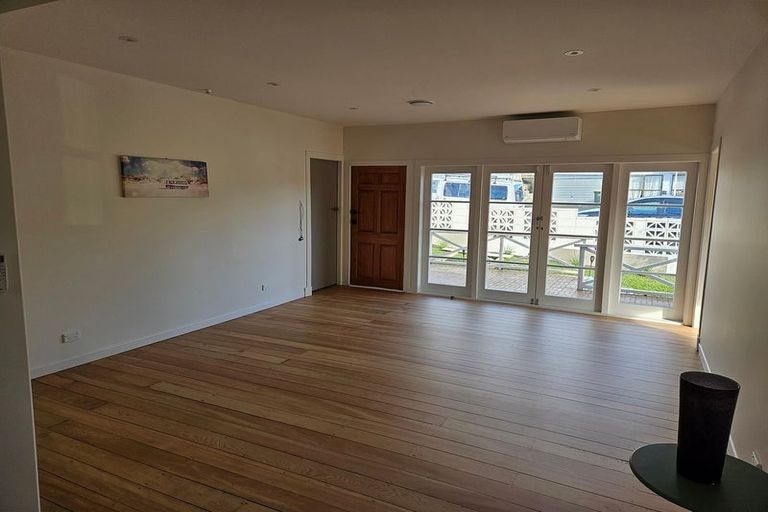 Photo of property in 3/19 Cresta Avenue, Beach Haven, Auckland, 0626