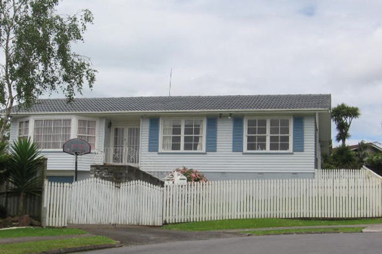 Photo of property in 8 Cobana Place, Pakuranga Heights, Auckland, 2010
