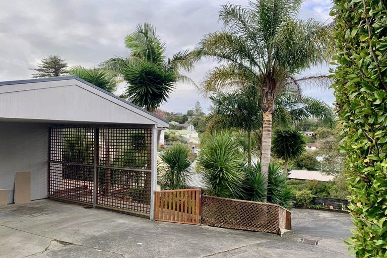Photo of property in 1/57b Woodlands Crescent, Browns Bay, Auckland, 0630