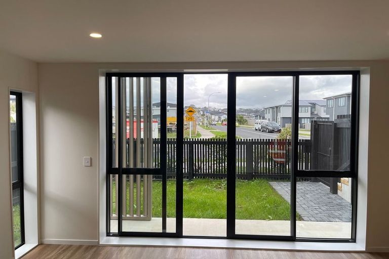 Photo of property in 1/5g Dishys Road, Flat Bush, Auckland, 2019