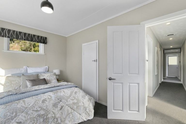 Photo of property in 121 Wellington Road, Wainuiomata, Lower Hutt, 5014