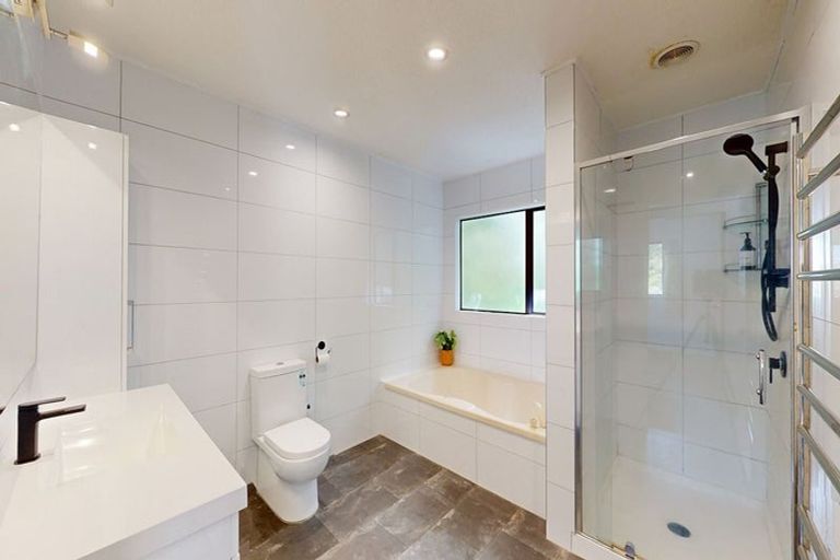 Photo of property in 33 Shirley Street, Karori, Wellington, 6012