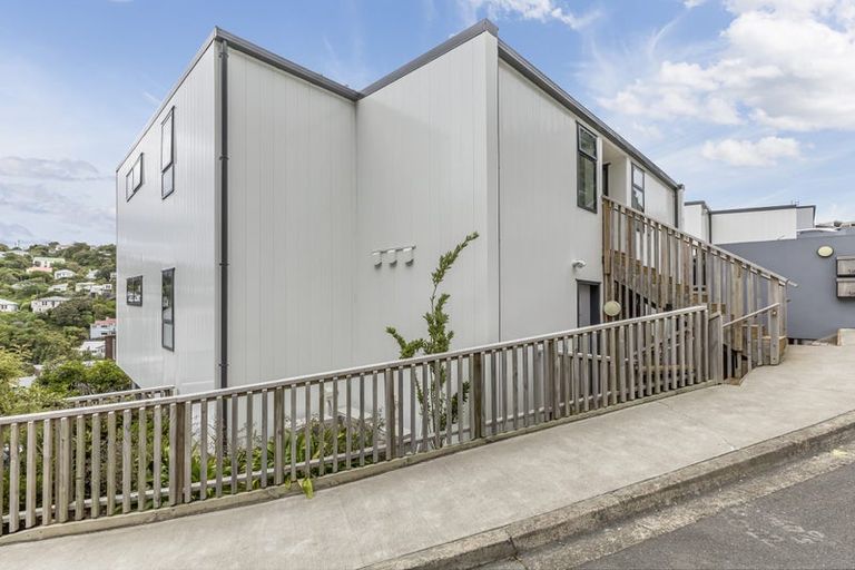 Photo of property in 4/63 Tiketike Way, Brooklyn, Wellington, 6021