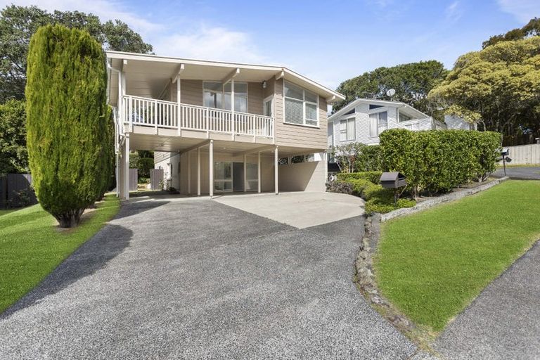 Photo of property in 7 Kathleen Street, Totara Vale, Auckland, 0627