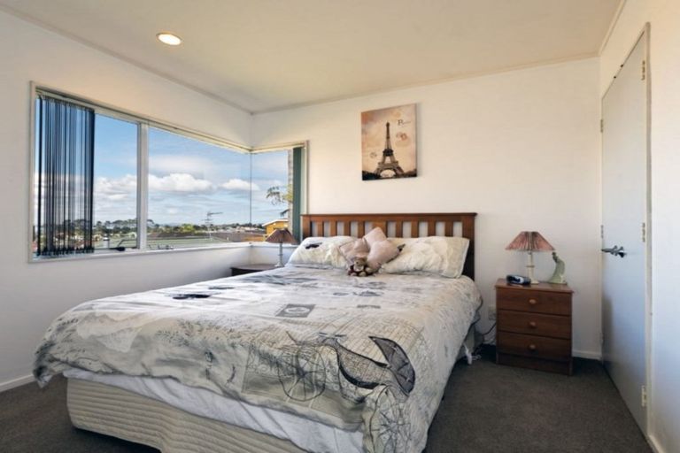 Photo of property in 26 Tornado Place, West Harbour, Auckland, 0618