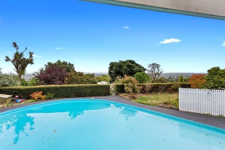 Photo of property in 37 Dyers Pass Road, Cashmere, Christchurch, 8022