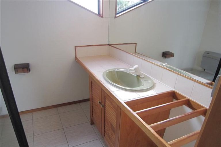 Photo of property in 53 Chelsea View Drive, Chatswood, Auckland, 0626