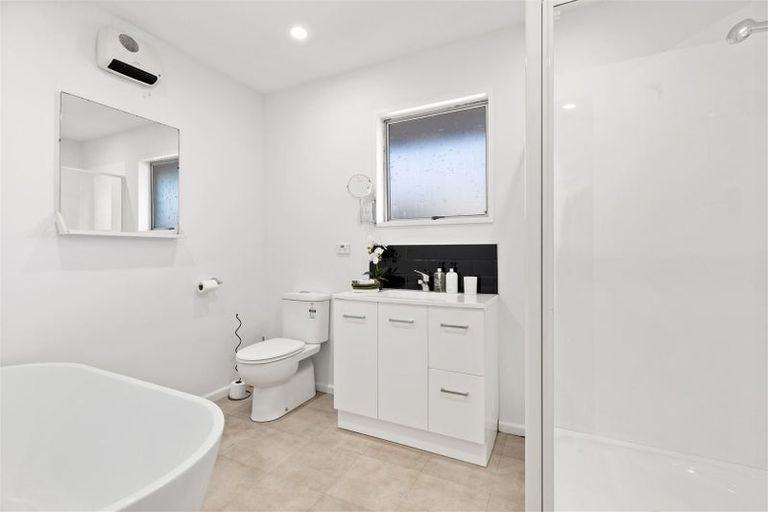 Photo of property in 385 Main North Road, Redwood, Christchurch, 8051