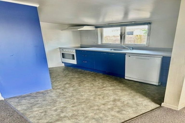 Photo of property in 11 Domett Street, Waitara, 4320