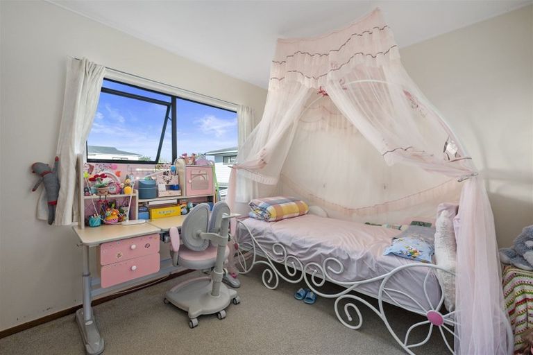 Photo of property in 3/43-53 Chivalry Road, Glenfield, Auckland, 0629