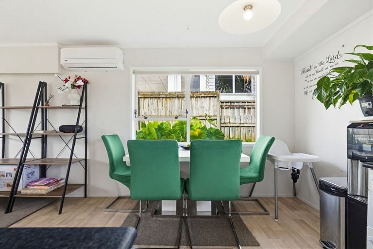 Photo of property in 2/15a Mcintyre Road, Mangere Bridge, Auckland, 2022