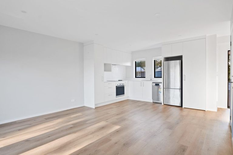 Photo of property in 10/15 Sunhill Road, Sunnyvale, Auckland, 0612