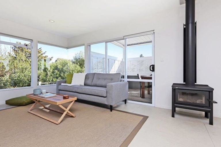 Photo of property in 8 Gilray Place, Waimarama, 4294