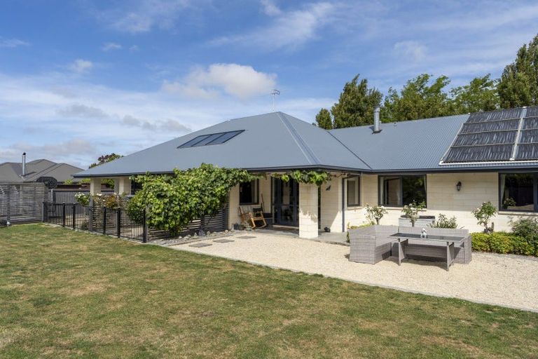 Photo of property in 18 Calvandra Grove, Rangiora, 7400