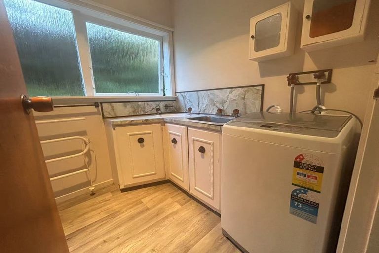 Photo of property in 35 Montgomery Avenue, Rothesay Bay, Auckland, 0630