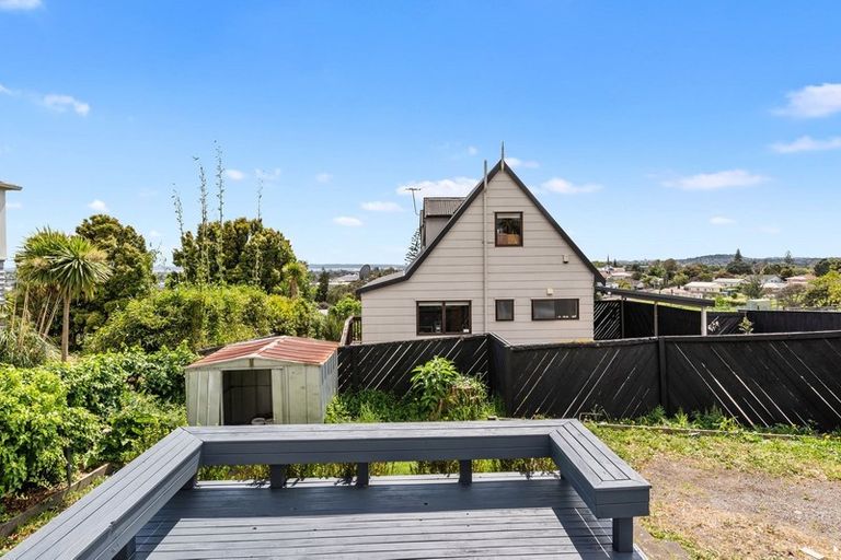 Photo of property in 2/67 West Coast Road, Glen Eden, Auckland, 0602