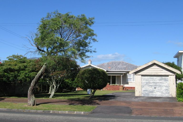 Photo of property in 5 Bangor Street, Point Chevalier, Auckland, 1022