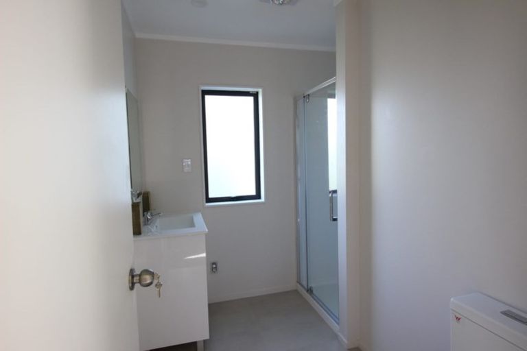 Photo of property in 19 Barrys Road, Glendene, Auckland, 0602