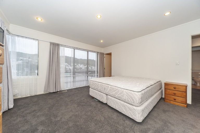 Photo of property in 2 Erskine Close, Island Bay, Wellington, 6023