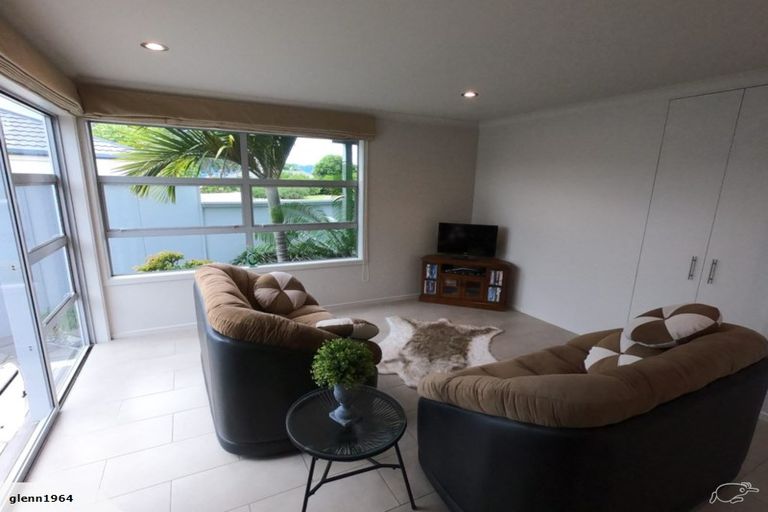 Photo of property in 15 Miami Place, One Tree Point, 0118