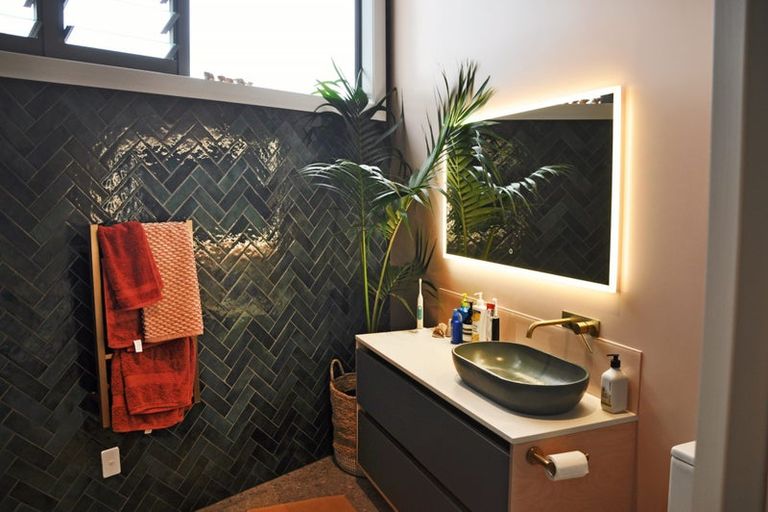 Photo of property in 52 Sandpiper Avenue, Point Wells, 0986