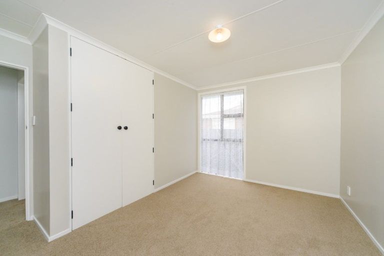 Photo of property in 8 Adams Place, Kelvin Grove, Palmerston North, 4414