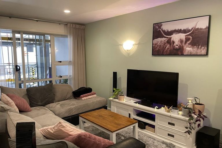 Photo of property in Stadium Garden Flats, 317/107 Thorndon Quay, Pipitea, Wellington, 6011