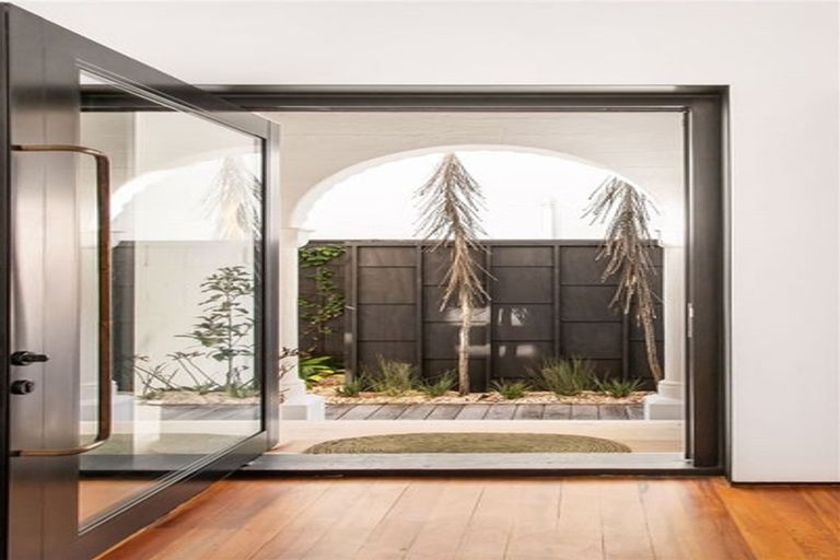 Photo of property in 8 Menzies Street, Sumner, Christchurch, 8081