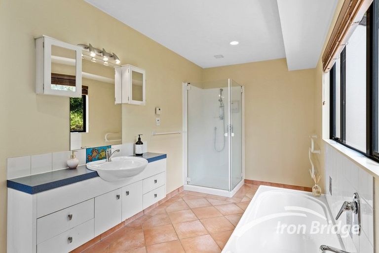 Photo of property in 2/992 East Coast Road, Northcross, Auckland, 0632