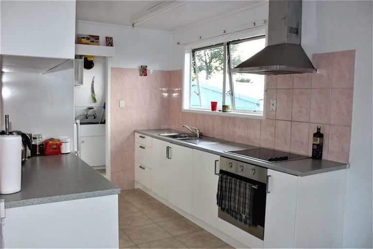 Photo of property in 365 Bucklands Beach Road, Bucklands Beach, Auckland, 2012