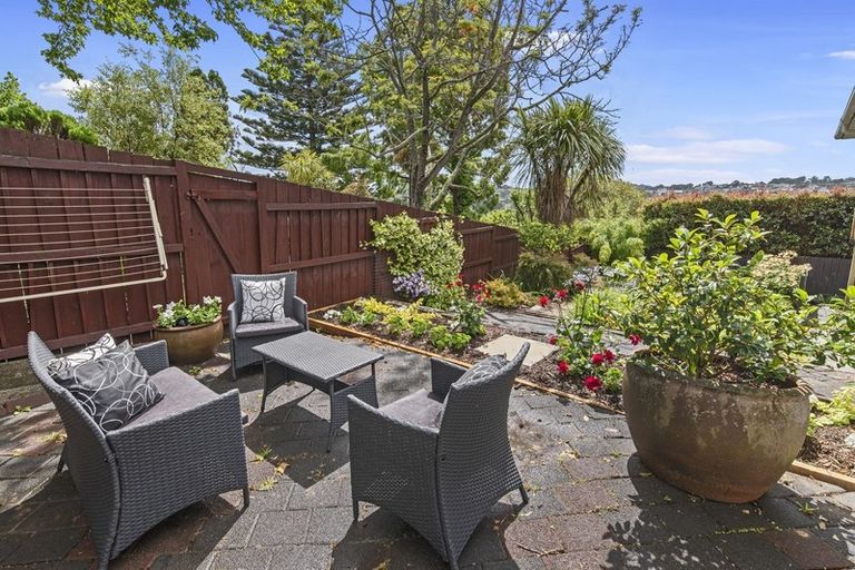 Photo of property in 1/41 Shanaway Rise, Hillcrest, Auckland, 0627