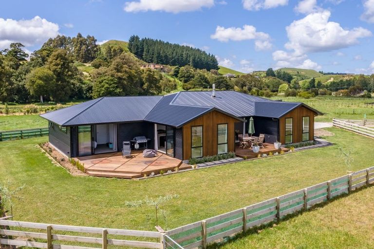Photo of property in 64 Matapihi Road, Te Ore Ore, Masterton, 5886