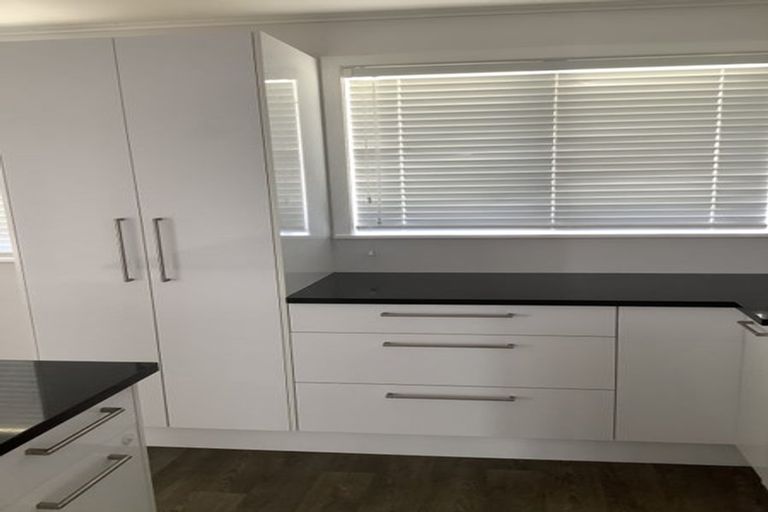 Photo of property in 1 Keats Place, Blockhouse Bay, Auckland, 0600