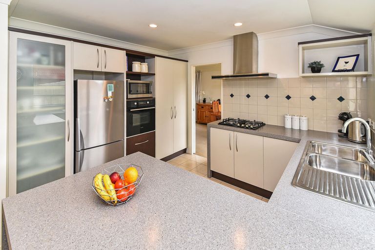 Photo of property in 50 Belfry Place, Wattle Downs, Auckland, 2103