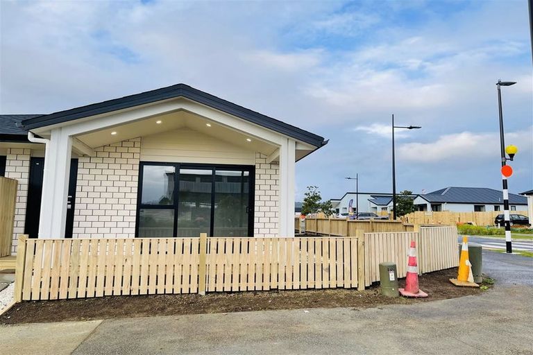 Photo of property in 10 Rorotu Avenue, Karaka, Papakura, 2113