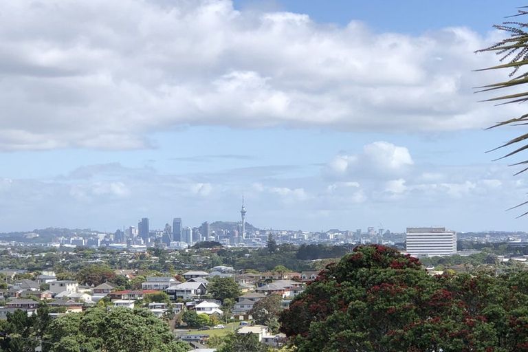 Photo of property in 1/11 Parr Terrace, Castor Bay, Auckland, 0620