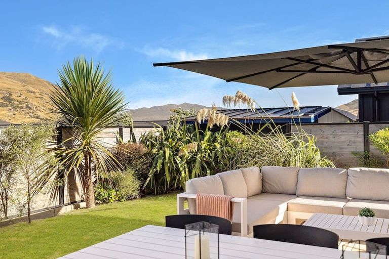 Photo of property in 13 Wheat Street, Jacks Point, Queenstown, 9371