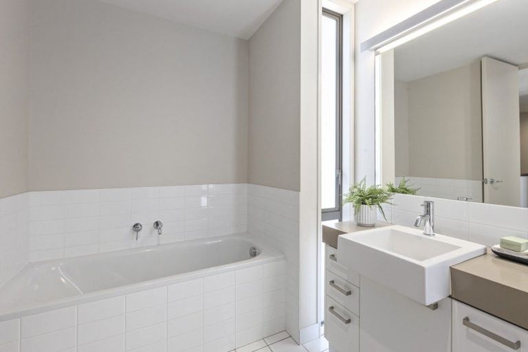 Photo of property in 10 Boardwalk Lane, Seatoun, Wellington, 6022