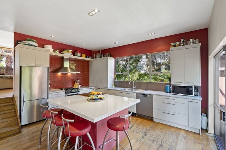 Photo of property in 8 Faulkner Road, Northcote Point, Auckland, 0627