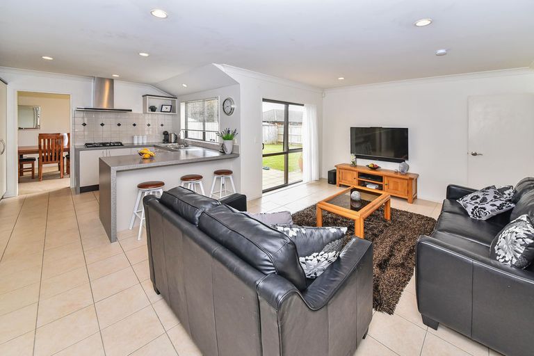 Photo of property in 50 Belfry Place, Wattle Downs, Auckland, 2103