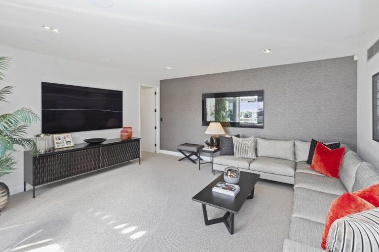 Photo of property in 15 Omeo Crescent, Redcliffs, Christchurch, 8081