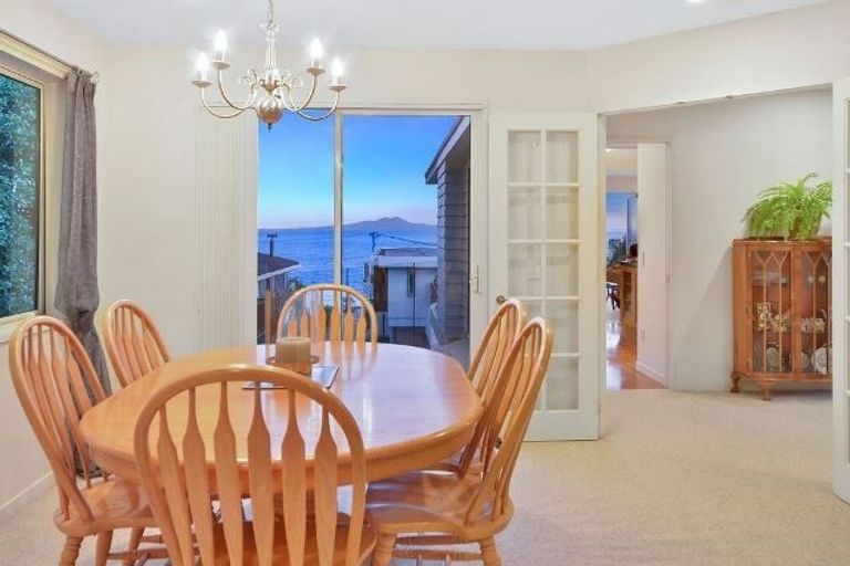 Photo of property in 33a Manly Esplanade, Browns Bay, Auckland, 0630