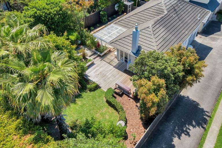 Photo of property in 1/53 Corunna Road, Milford, Auckland, 0620