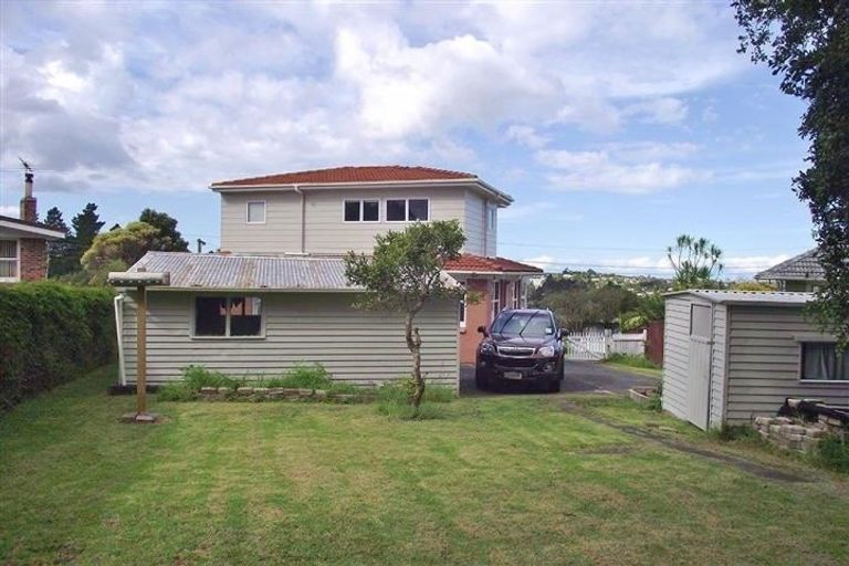 Photo of property in 10 Mcclintock Road, Massey, Auckland, 0614