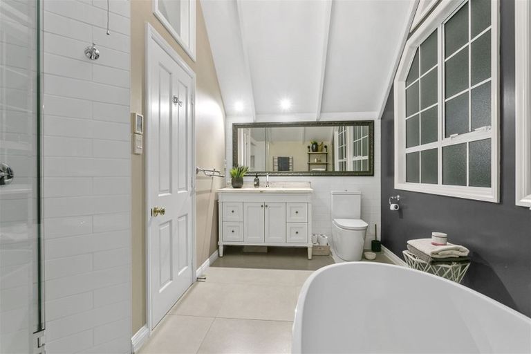 Photo of property in 1/48 Seaton Road, Murrays Bay, Auckland, 0630